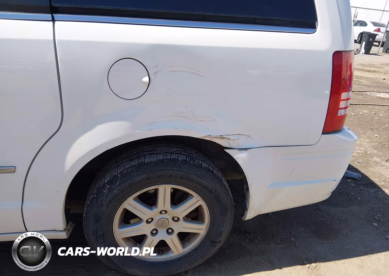 2010 Chrysler Town & Country Touring Plus VIN:2A4RR8D12AR405146 - 6