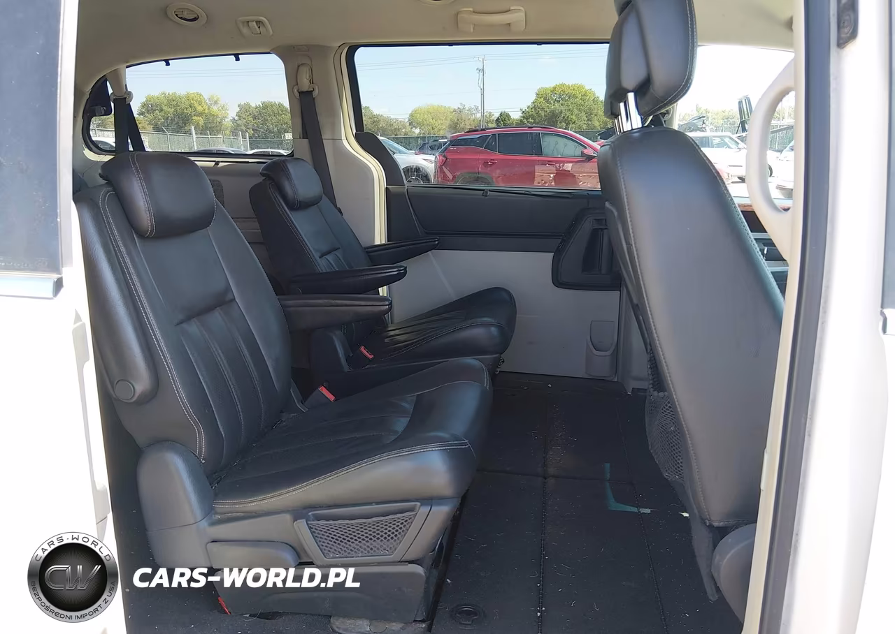2010 Chrysler Town & Country Touring Plus VIN:2A4RR8D12AR405146 - 8