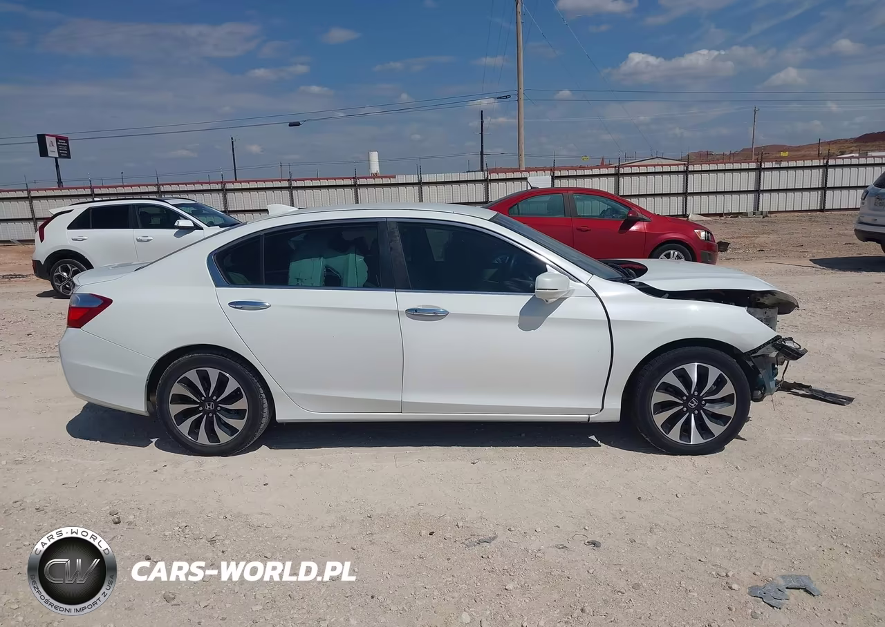 2015 Honda Accord Hybrid VIN:1HGCR6F36FA000323 - 14