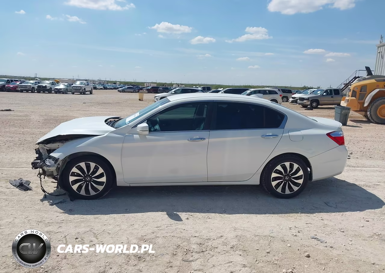 2015 Honda Accord Hybrid VIN:1HGCR6F36FA000323 - 15