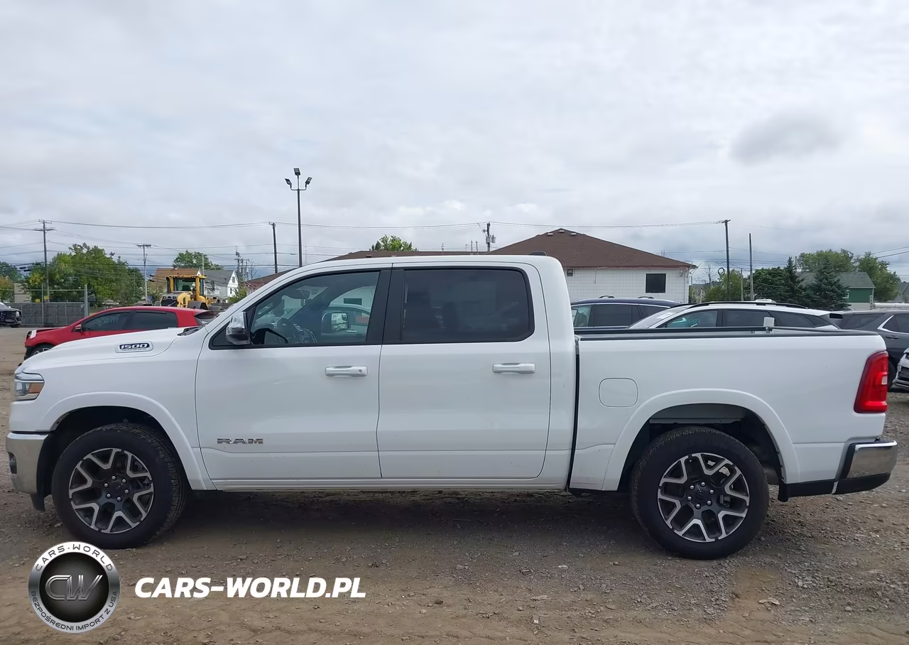 2026 Ram 1500 Laramie VIN:3C6SRFJP1T4168087 - 14