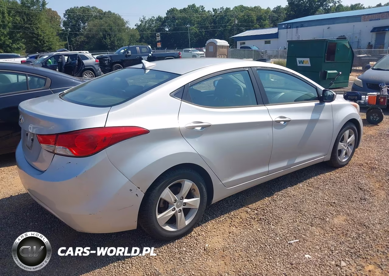 2013 Hyundai Elantra Gls VIN:KMHDH4AE7DU813874 - 4