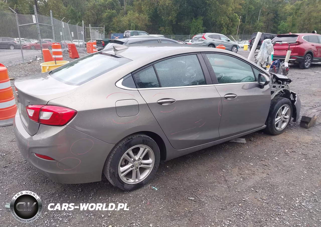 2018 Chevrolet Cruze Lt Auto VIN:1G1BE5SM4J7234621 - 4
