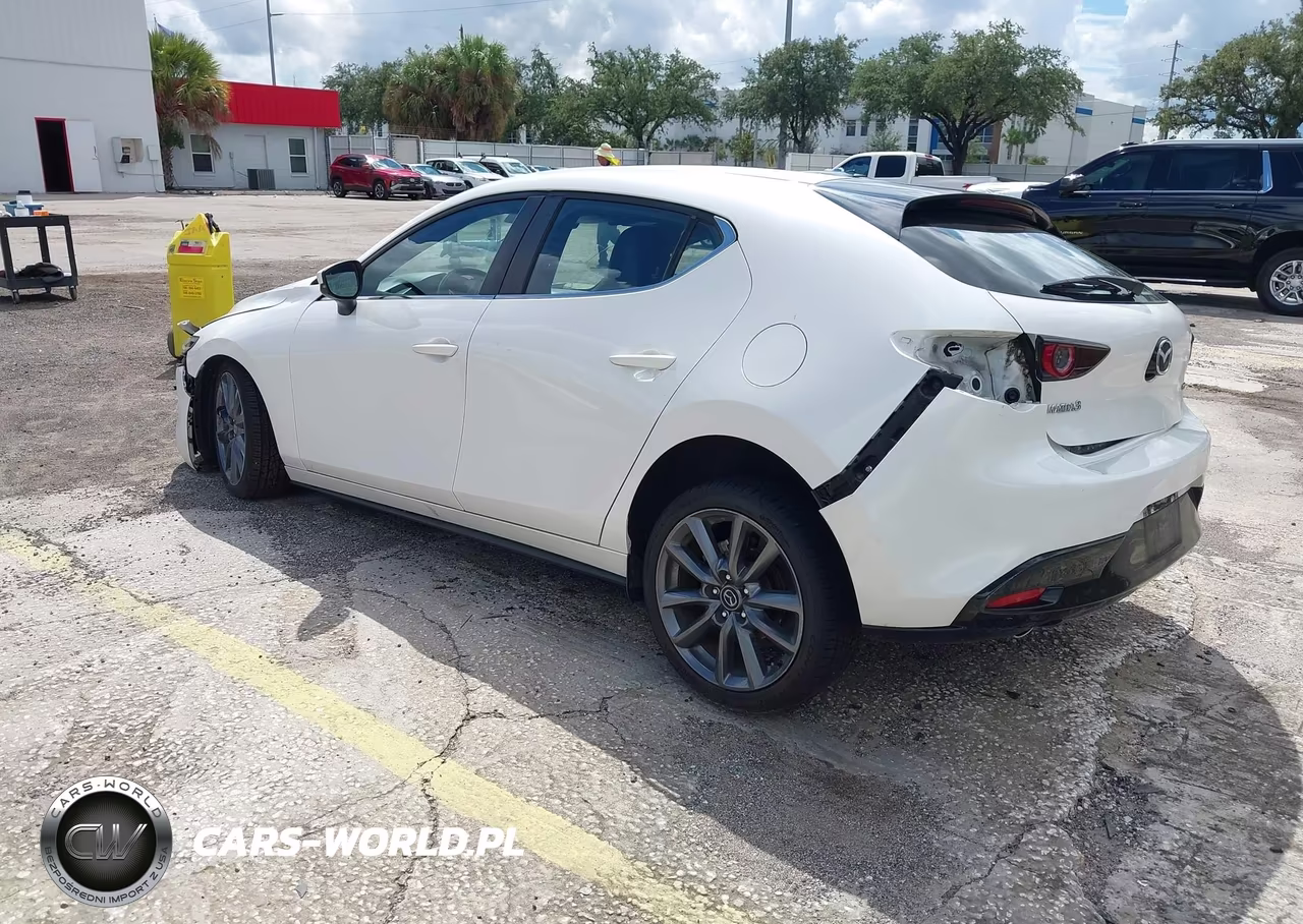 2021 Mazda Mazda3 Preferred VIN:JM1BPALLXM1402768 - 3