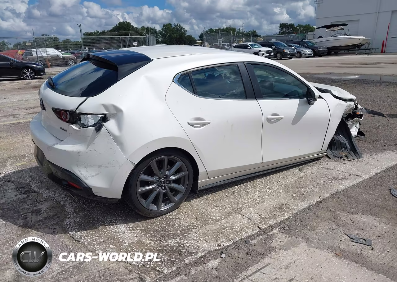 2021 Mazda Mazda3 Preferred VIN:JM1BPALLXM1402768 - 4