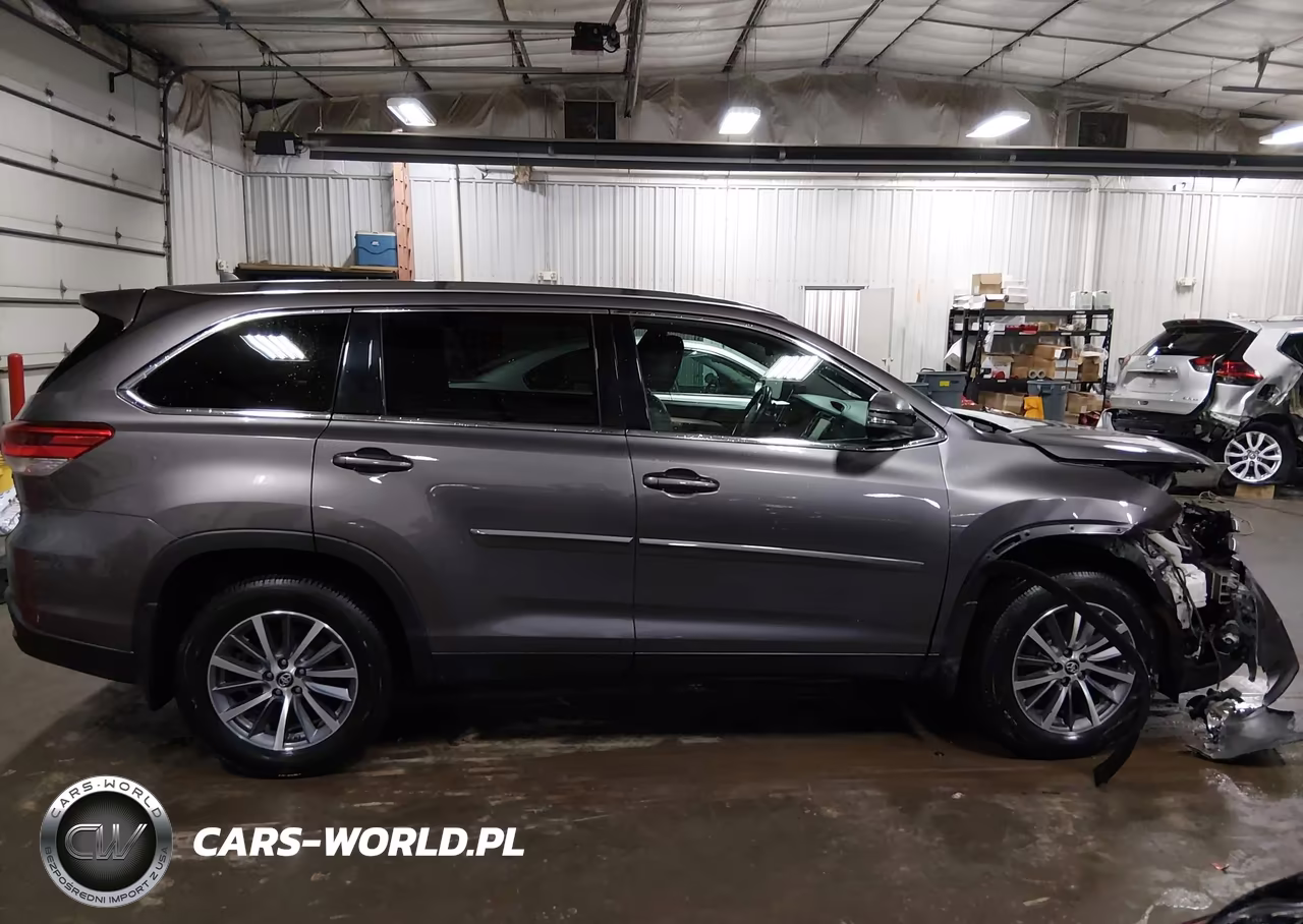 2019 Toyota Highlander Xle VIN:5TDJZRFH7KS578673 - 13