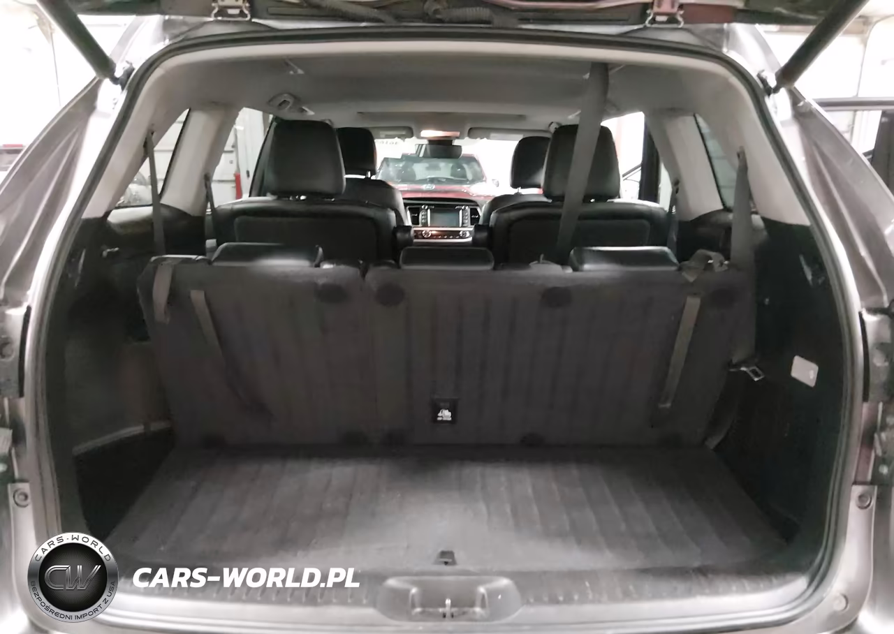 2019 Toyota Highlander Xle VIN:5TDJZRFH7KS578673 - 17