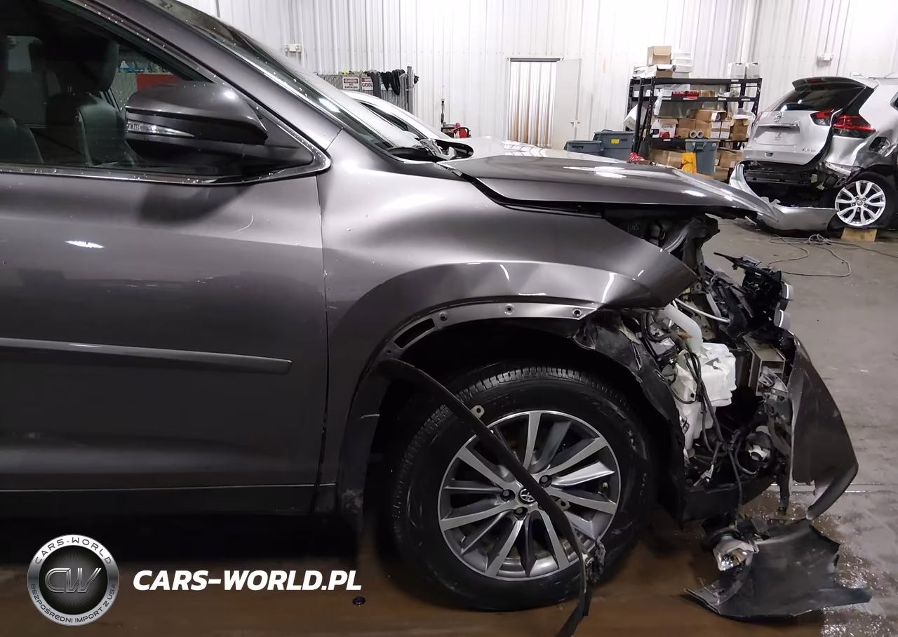 2019 Toyota Highlander Xle VIN:5TDJZRFH7KS578673 - 18