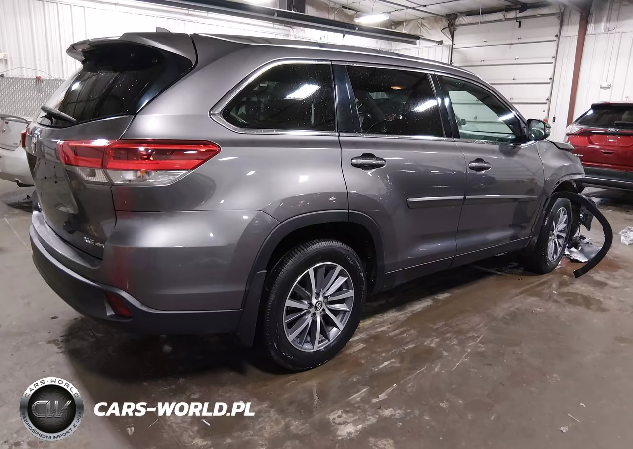 2019 Toyota Highlander Xle VIN:5TDJZRFH7KS578673 - 4