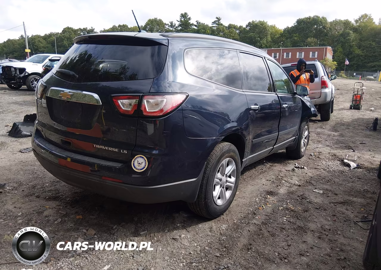 2015 Chevrolet Traverse Ls VIN:1GNKRFKD8FJ241655 - 4
