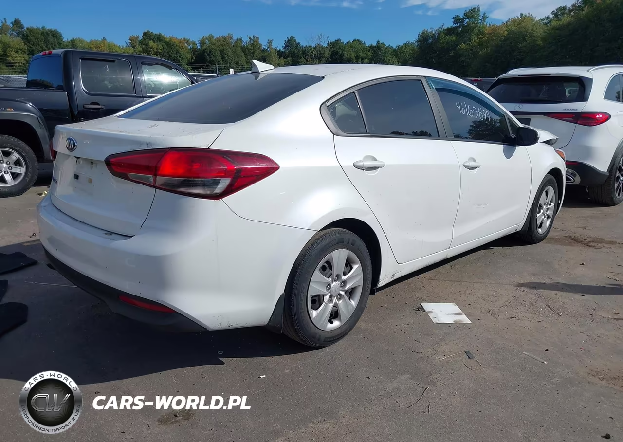 2018 Kia Forte Lx VIN:3KPFL4A77JE235069 - 4