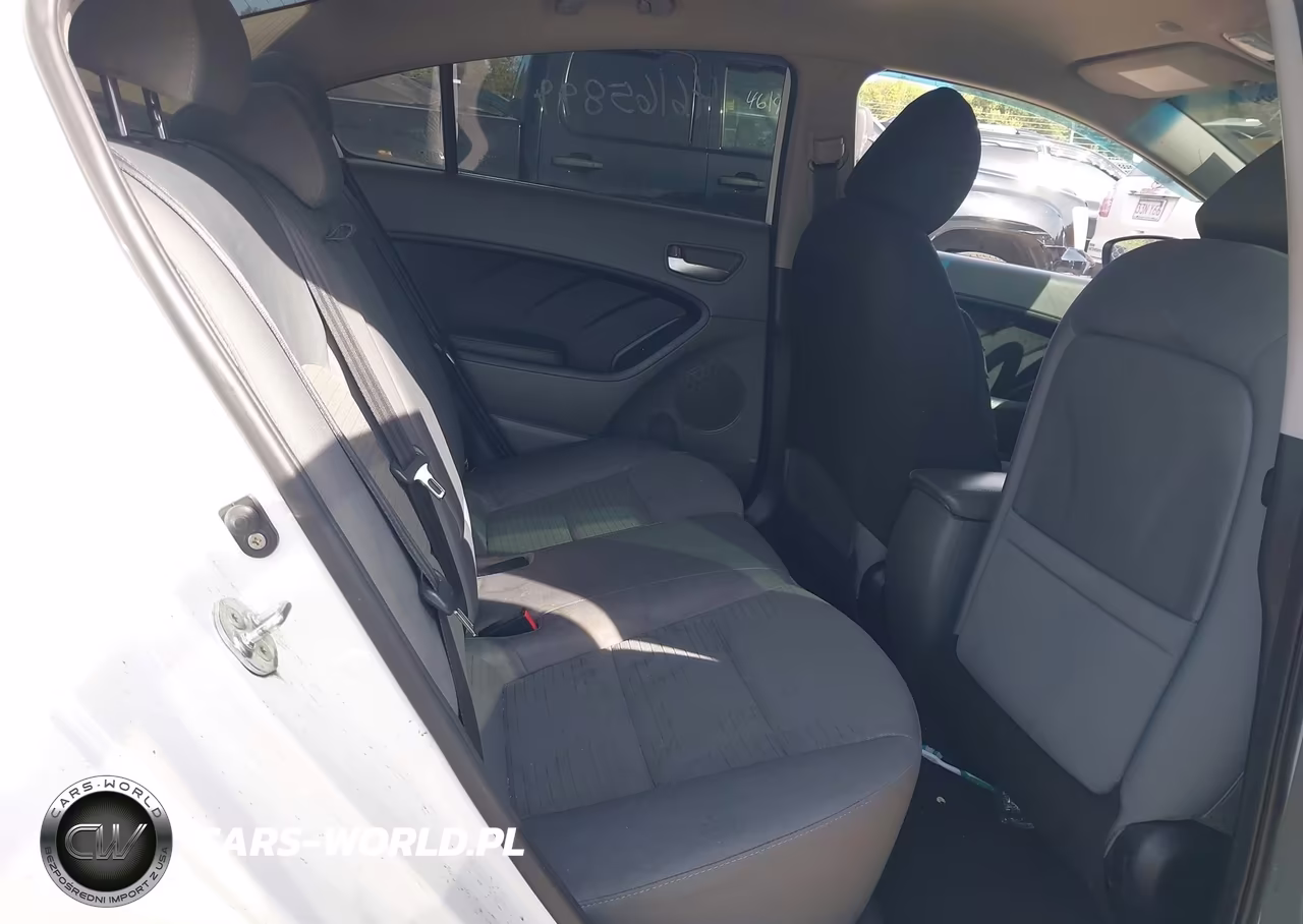 2018 Kia Forte Lx VIN:3KPFL4A77JE235069 - 8