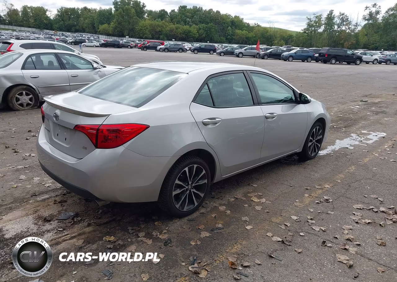2018 Toyota Corolla Se VIN:2T1BURHE0JC033850 - 4