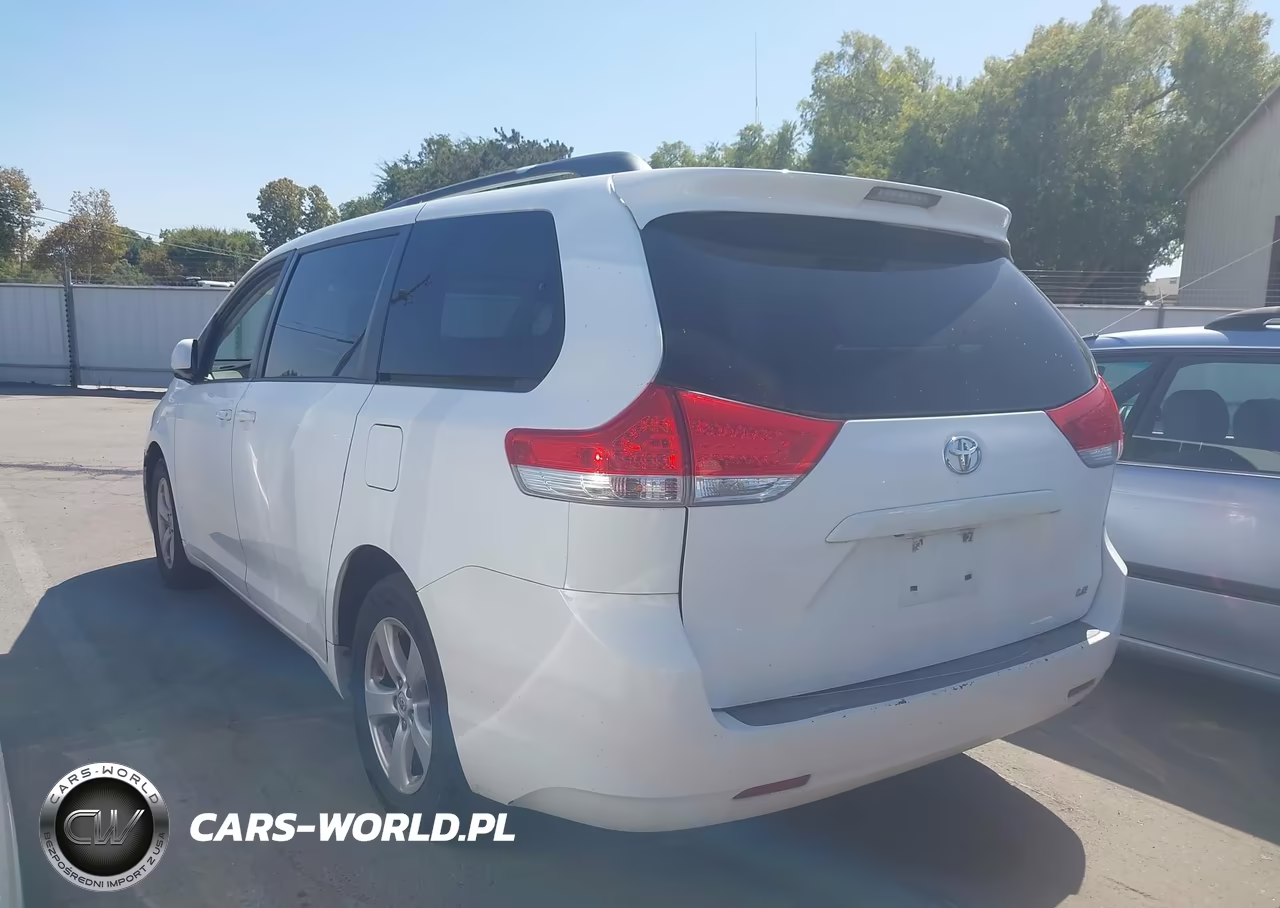 2011 Toyota Sienna Le V6 VIN:5TDKK3DC0BS032679 - 3