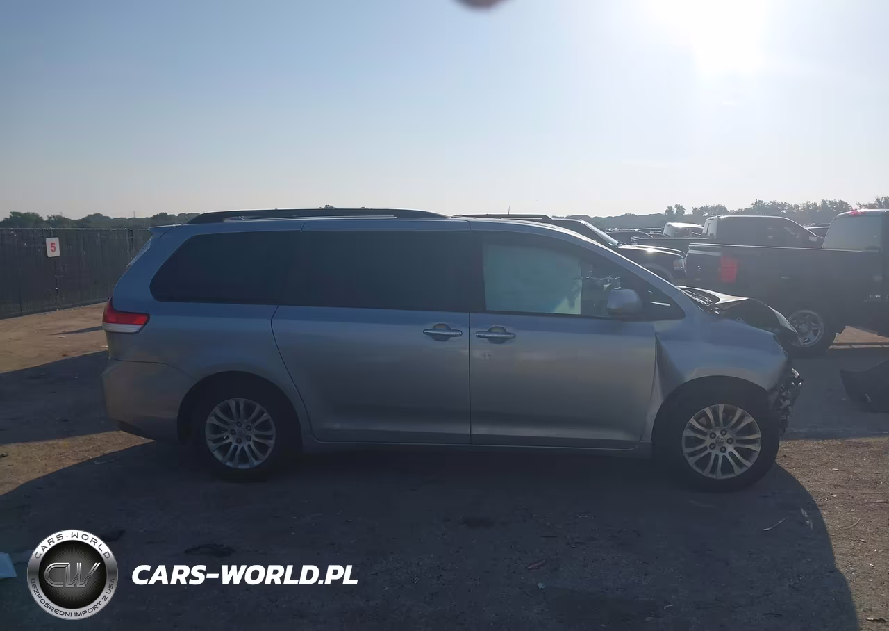 2011 Toyota Sienna Xle V6 VIN:5TDYK3DC4BS082463 - 13