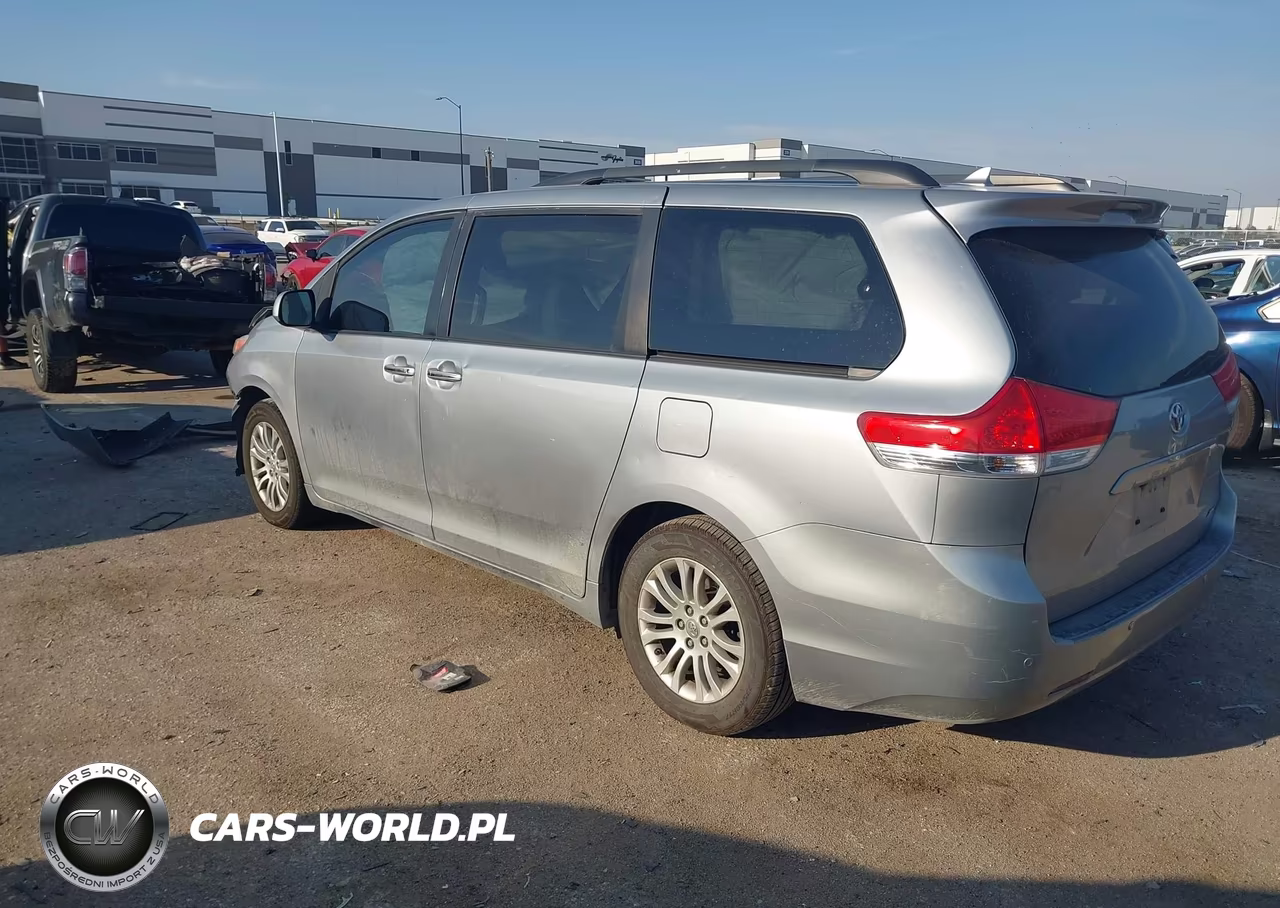 2011 Toyota Sienna Xle V6 VIN:5TDYK3DC4BS082463 - 3