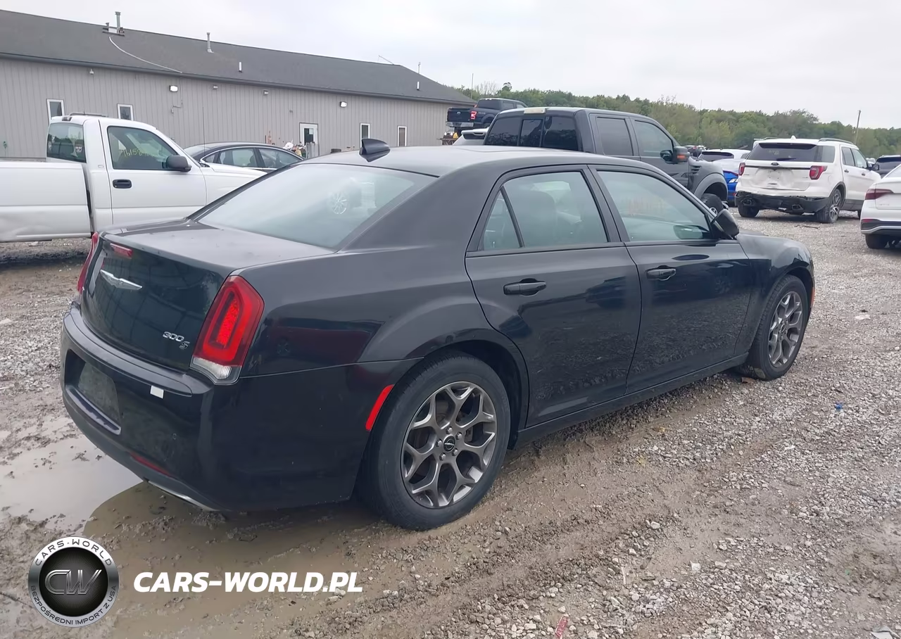 2015 Chrysler 300 300S VIN:2C3CCAGG9FH922921 - 4