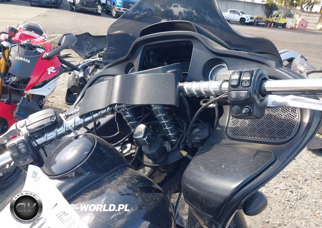 2016 Harley-Davidson Fltrx Road Glide VIN:1HD1KHM38GB679966 - 18