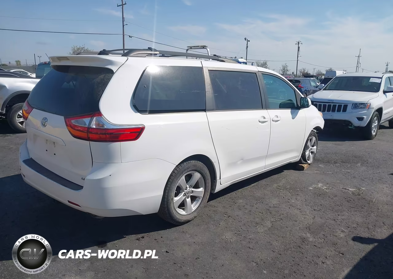 2017 Toyota Sienna Le 8 Passenger VIN:5TDKZ3DC1HS874998 - 4