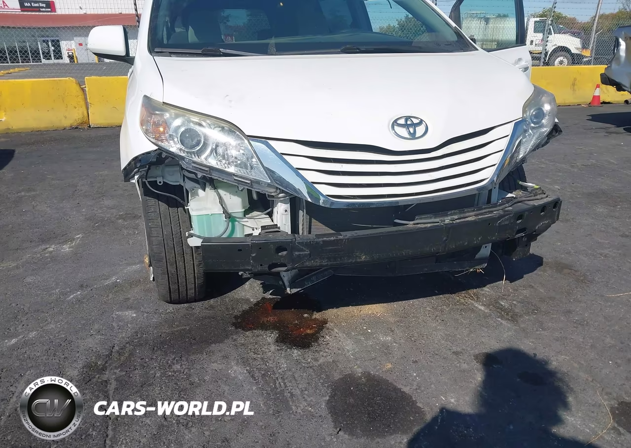 2017 Toyota Sienna Le 8 Passenger VIN:5TDKZ3DC1HS874998 - 6