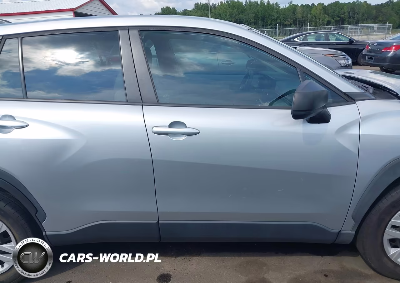 2022 Toyota Corolla Cross L VIN:7MUAAAAG9NV011317 - 13