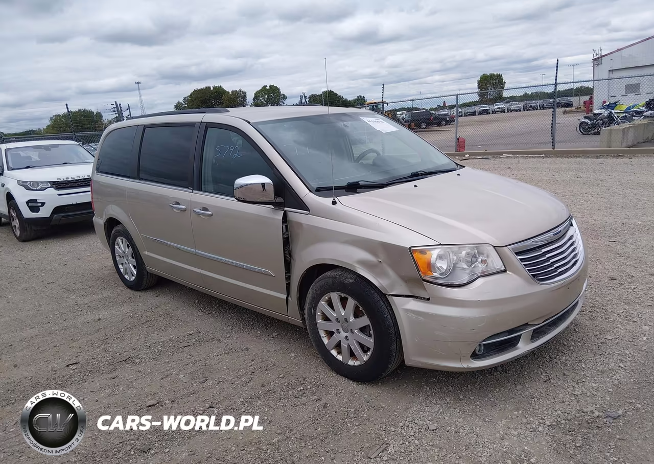 2013 Chrysler Town & Country Touring-L – zdjęcie 1 z 12