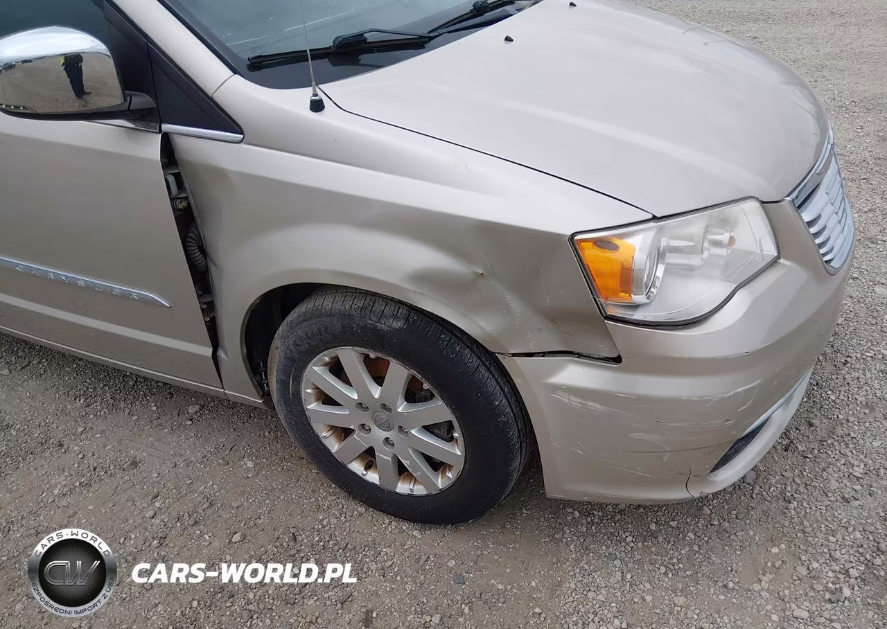2013 Chrysler Town & Country Touring-L VIN:2C4RC1CG2DR652109 - 6