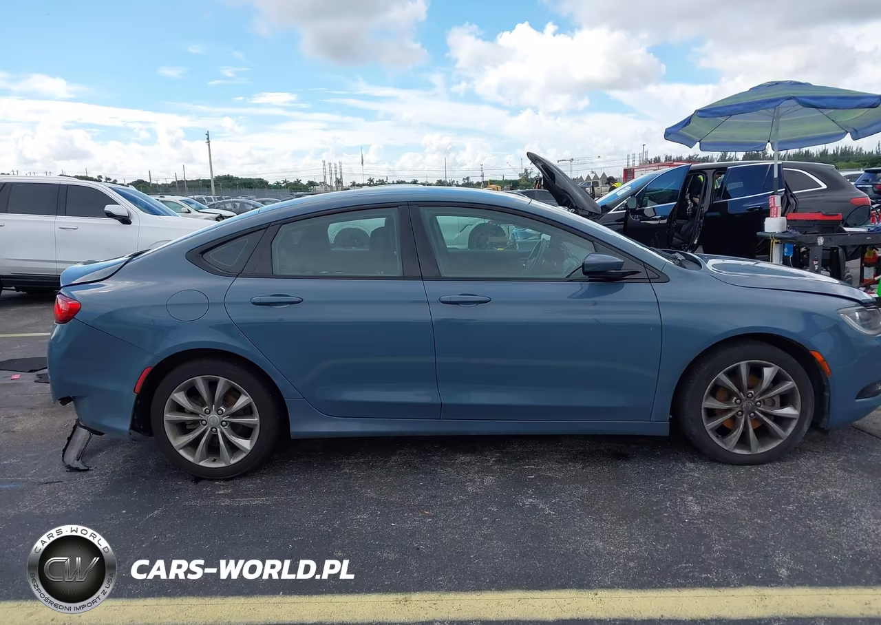 2015 Chrysler 200 S VIN:1C3CCCBB2FN597267 - 13
