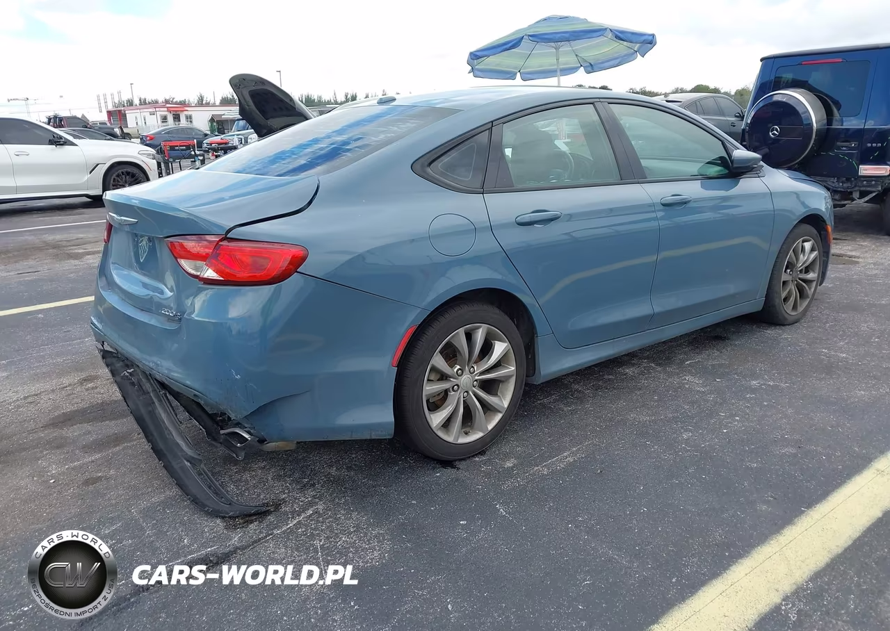 2015 Chrysler 200 S VIN:1C3CCCBB2FN597267 - 4