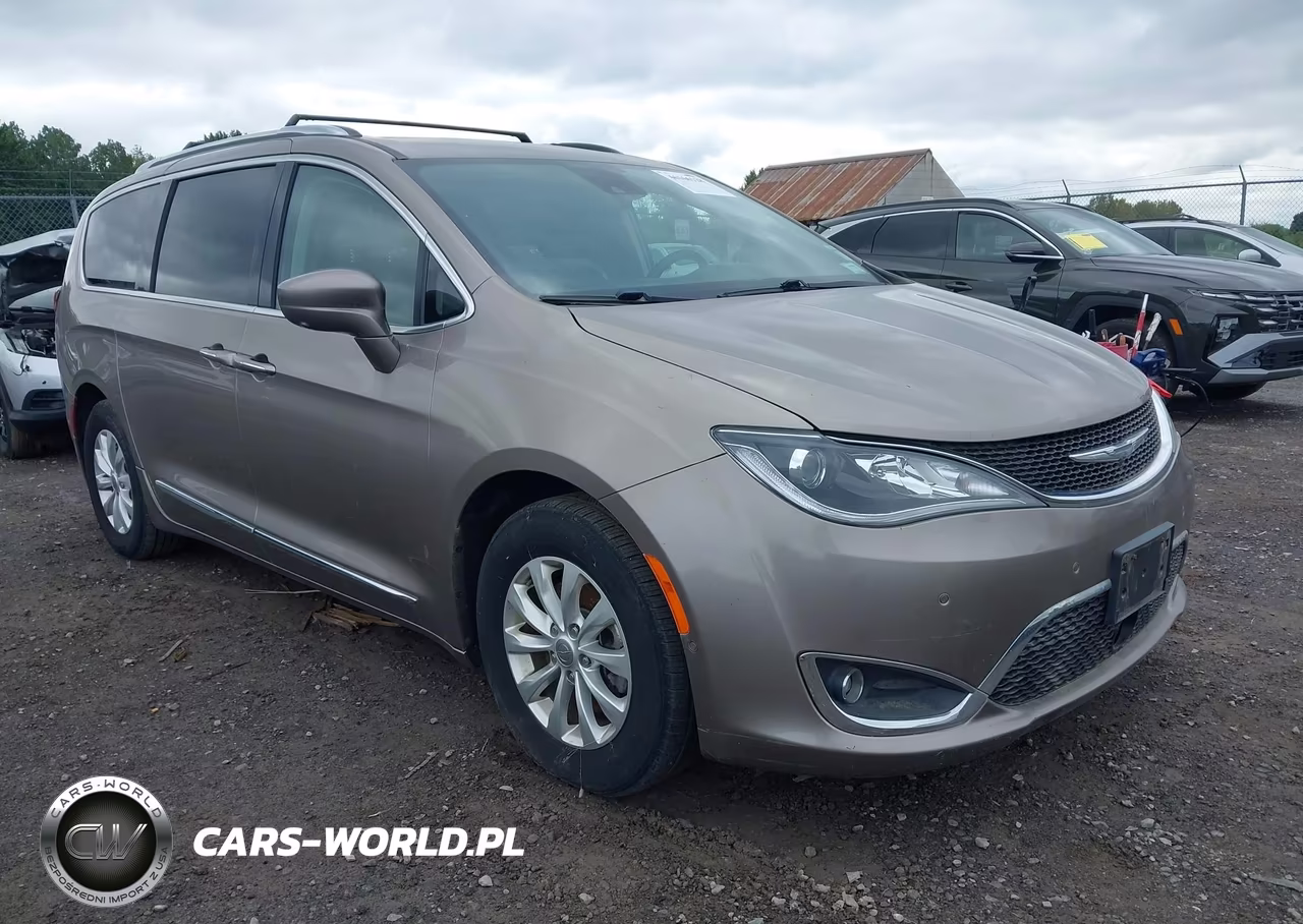 2018 Chrysler Pacifica Touring L VIN:2C4RC1BG8JR123583 - 1