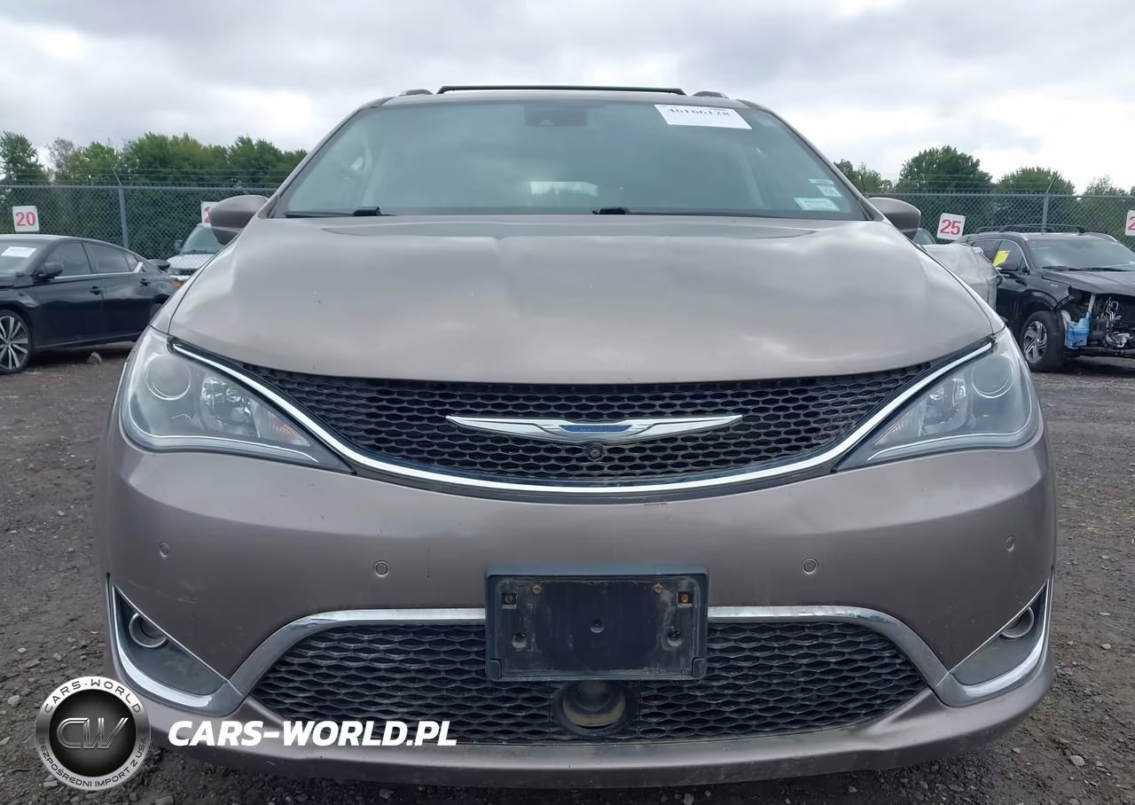 2018 Chrysler Pacifica Touring L VIN:2C4RC1BG8JR123583 - 12
