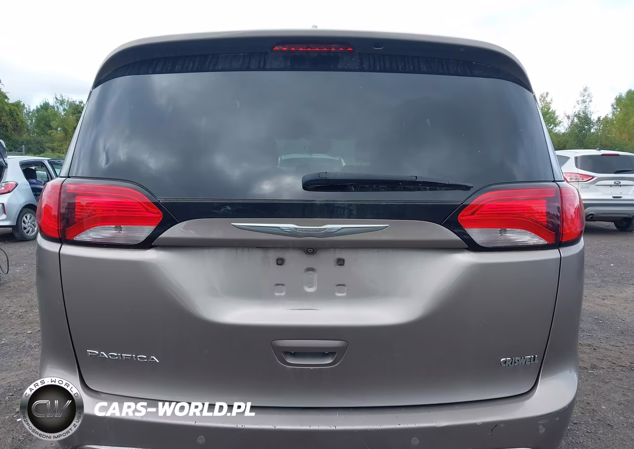 2018 Chrysler Pacifica Touring L VIN:2C4RC1BG8JR123583 - 16