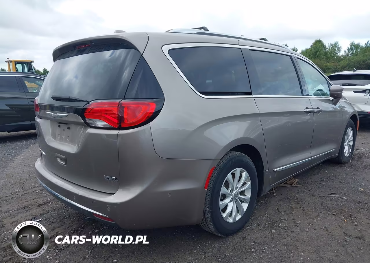 2018 Chrysler Pacifica Touring L VIN:2C4RC1BG8JR123583 - 4