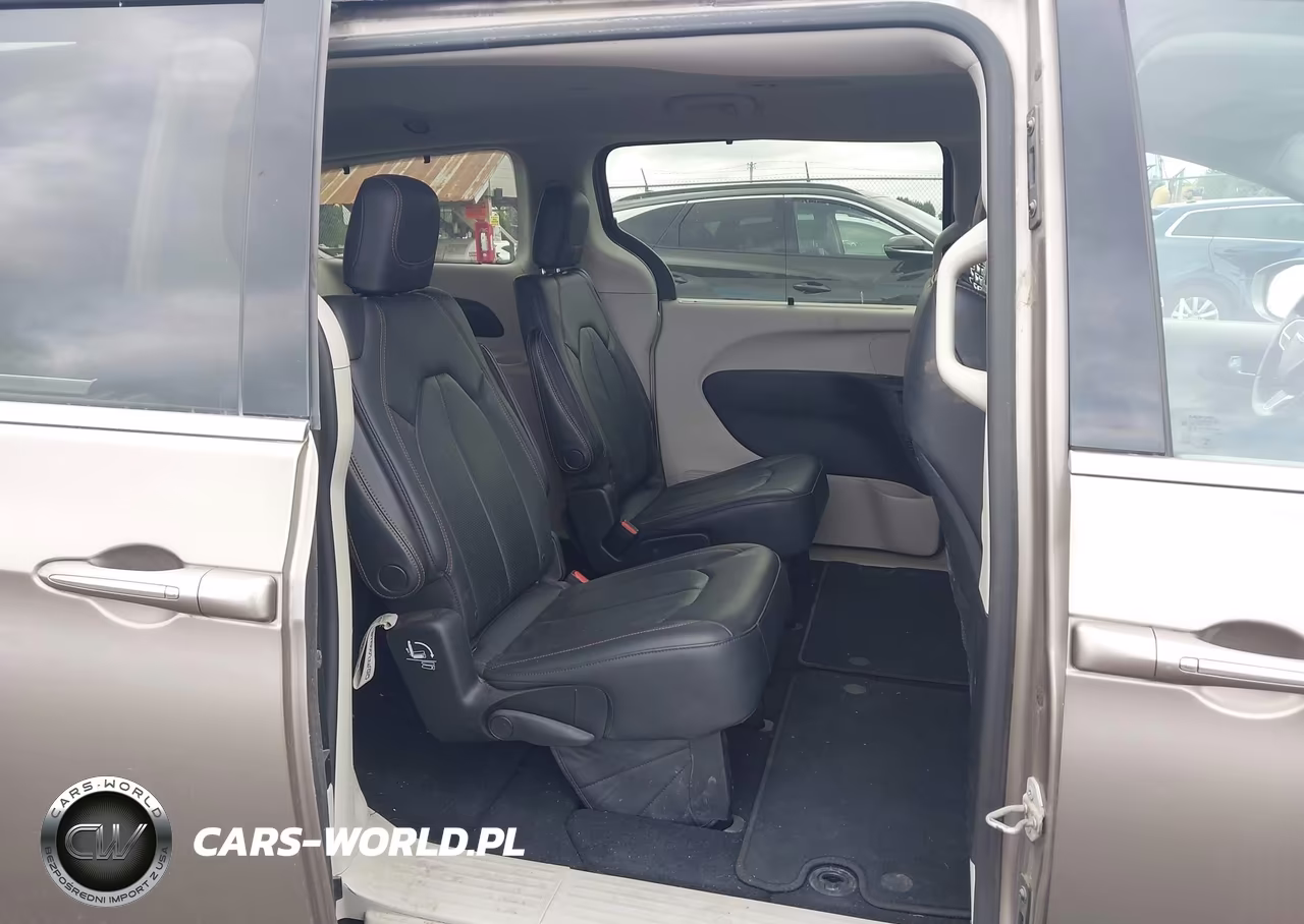 2018 Chrysler Pacifica Touring L VIN:2C4RC1BG8JR123583 - 8