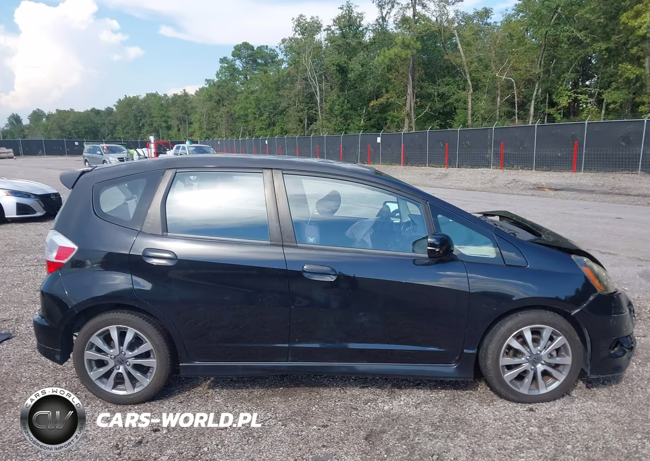 2012 Honda Fit Sport VIN:JHMGE8H56CC011875 - 13