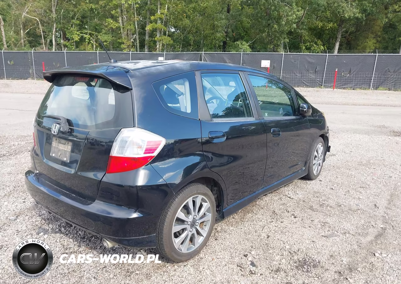 2012 Honda Fit Sport VIN:JHMGE8H56CC011875 - 4