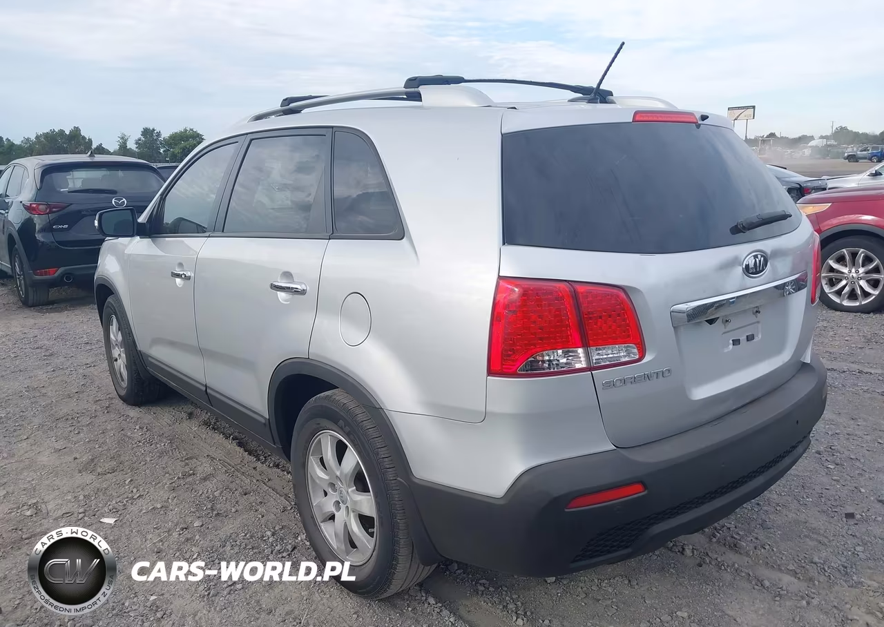 2013 Kia Sorento Lx VIN:5XYKT3A64DG413057 - 3