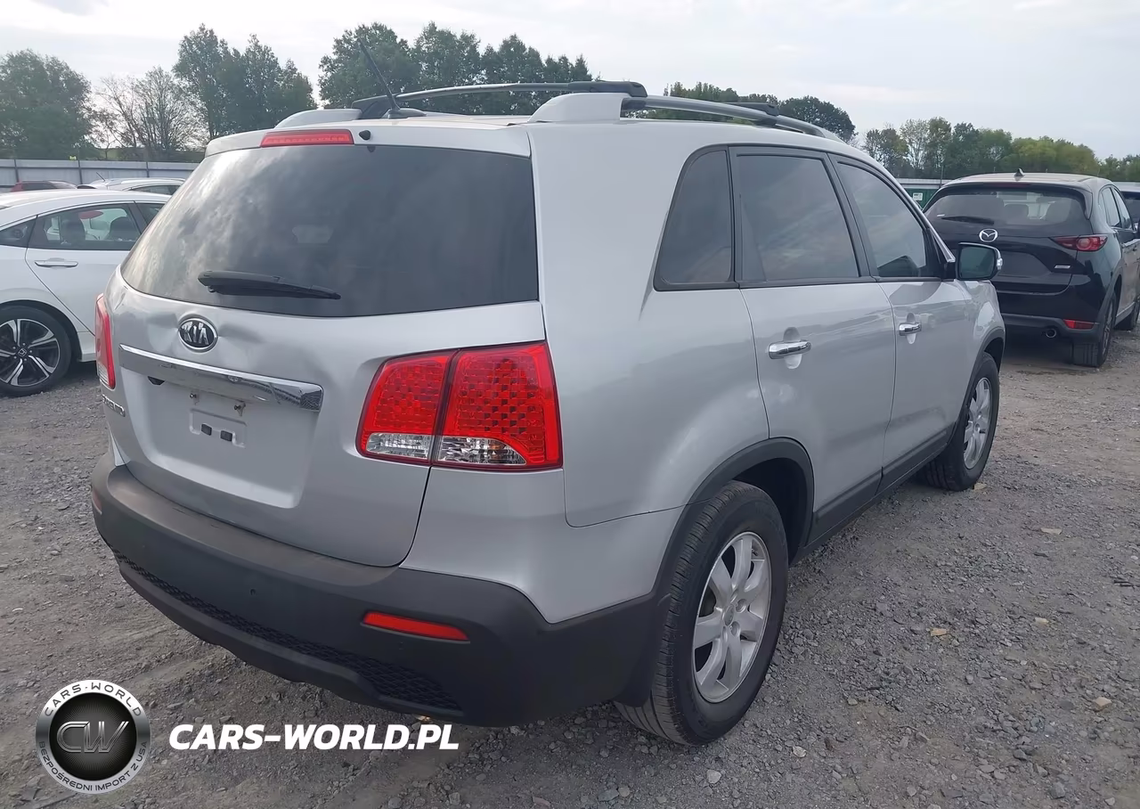2013 Kia Sorento Lx VIN:5XYKT3A64DG413057 - 4