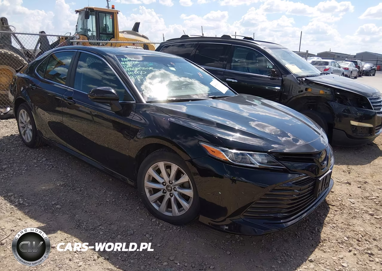2018 Toyota Camry Le VIN:4T1B11HK5JU054689 - 1