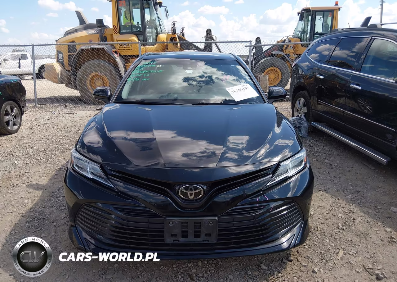 2018 Toyota Camry Le VIN:4T1B11HK5JU054689 - 12