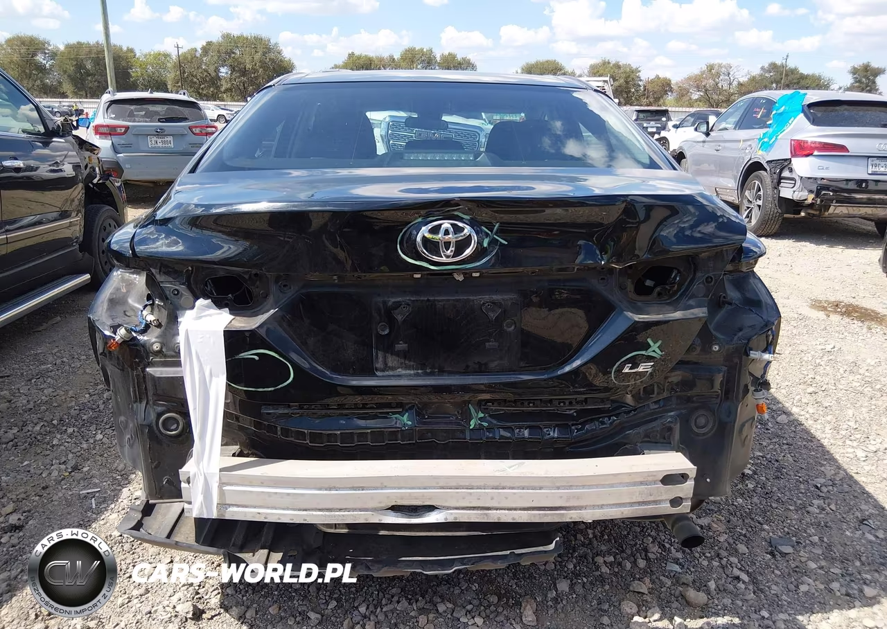 2018 Toyota Camry Le VIN:4T1B11HK5JU054689 - 16
