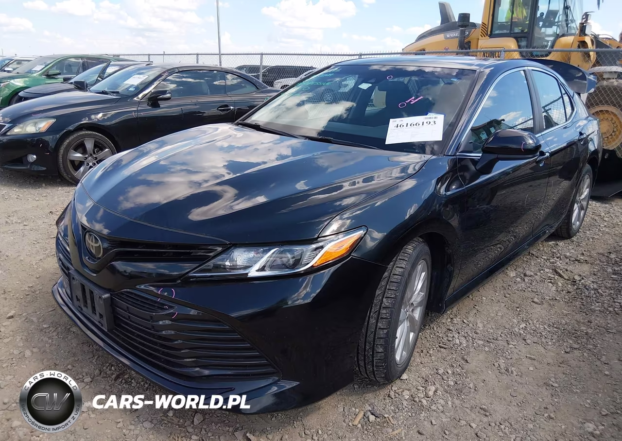 2018 Toyota Camry Le VIN:4T1B11HK5JU054689 - 2