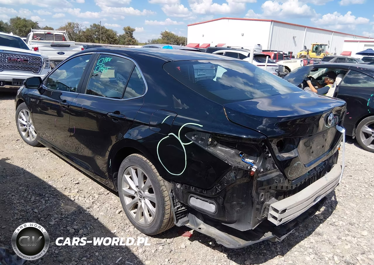 2018 Toyota Camry Le VIN:4T1B11HK5JU054689 - 3