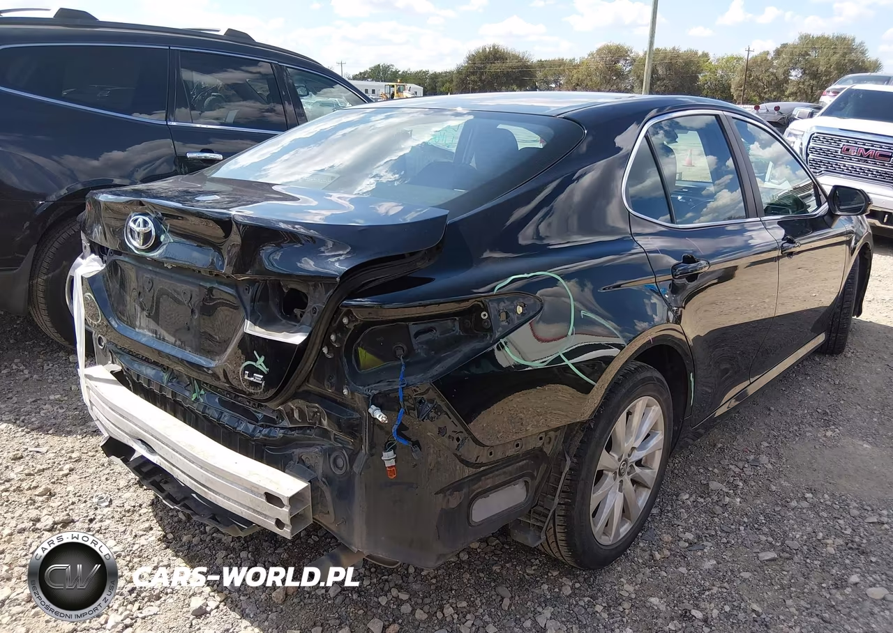2018 Toyota Camry Le VIN:4T1B11HK5JU054689 - 4