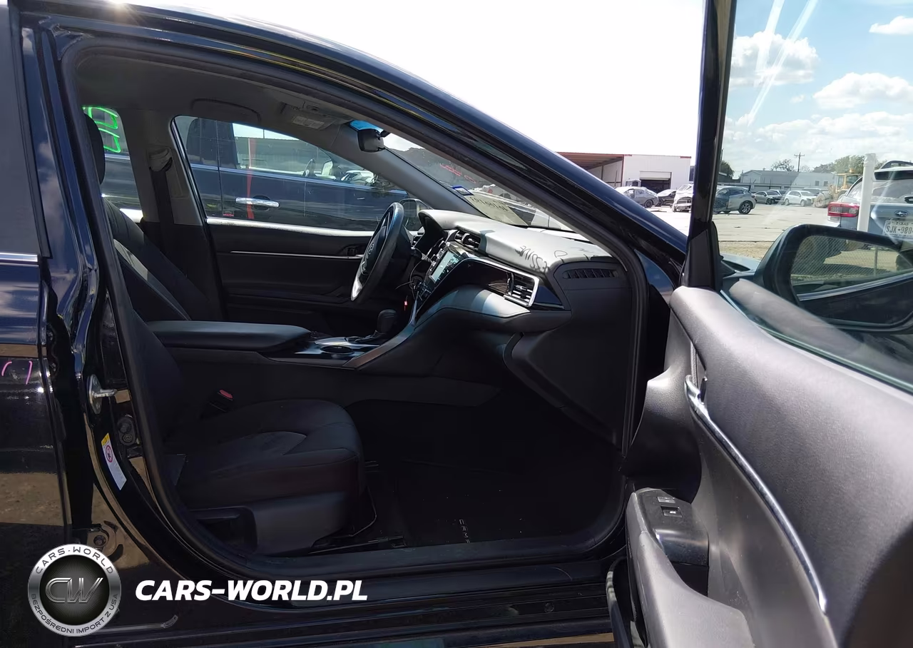 2018 Toyota Camry Le VIN:4T1B11HK5JU054689 - 5