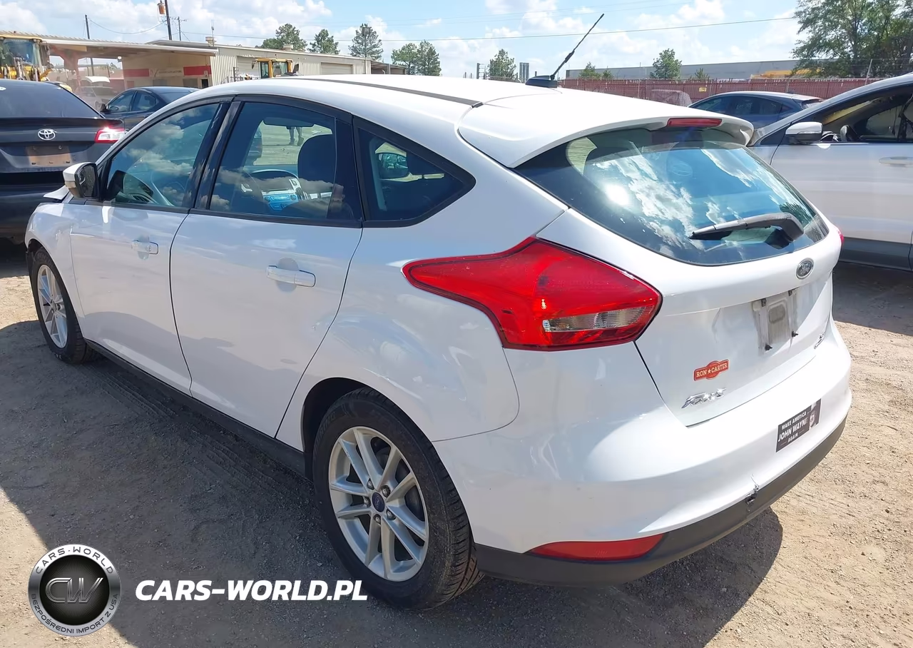 2015 Ford Focus Se VIN:1FADP3K20FL243799 - 3