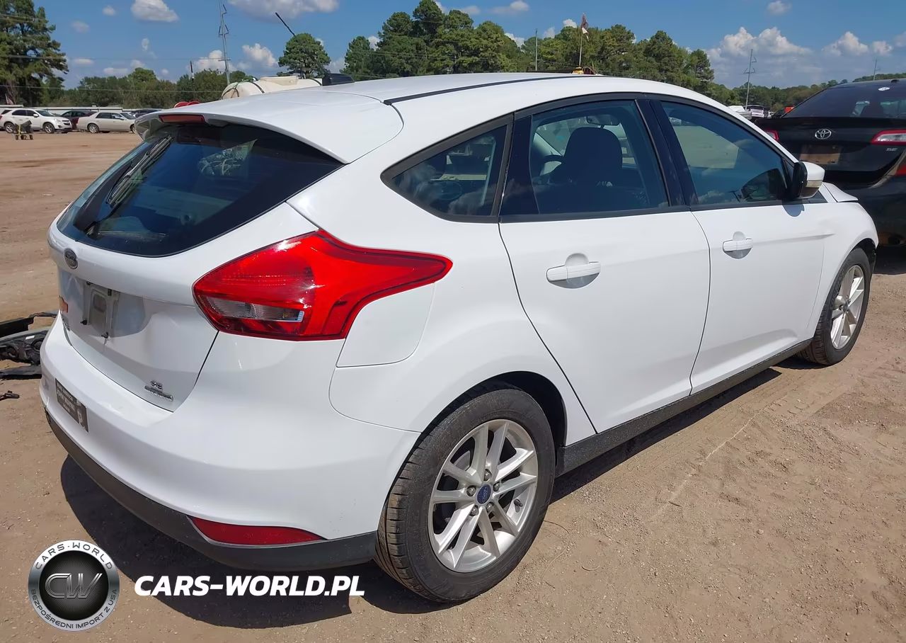 2015 Ford Focus Se VIN:1FADP3K20FL243799 - 4