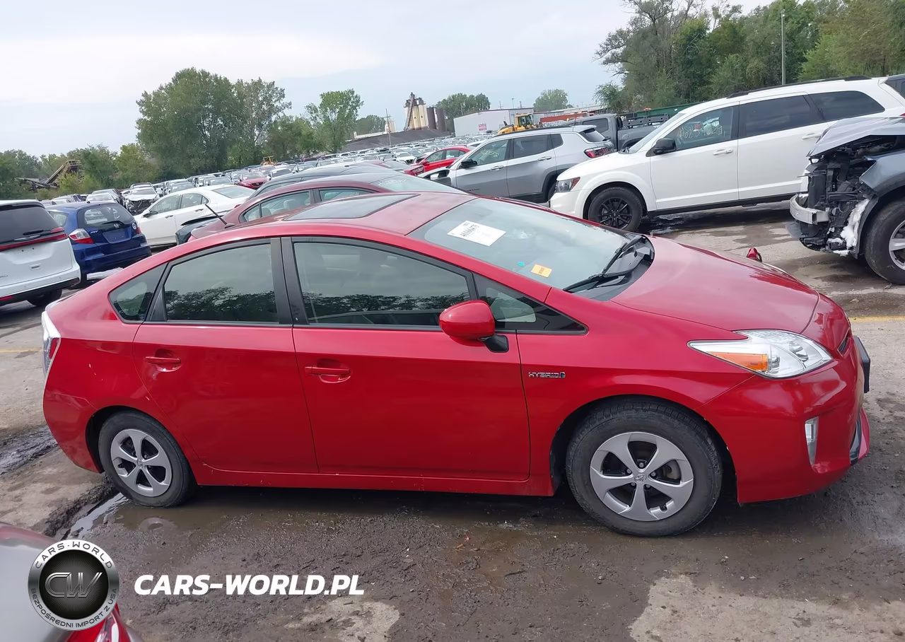 2015 Toyota Prius Two VIN:JTDKN3DU9F1935545 - 13