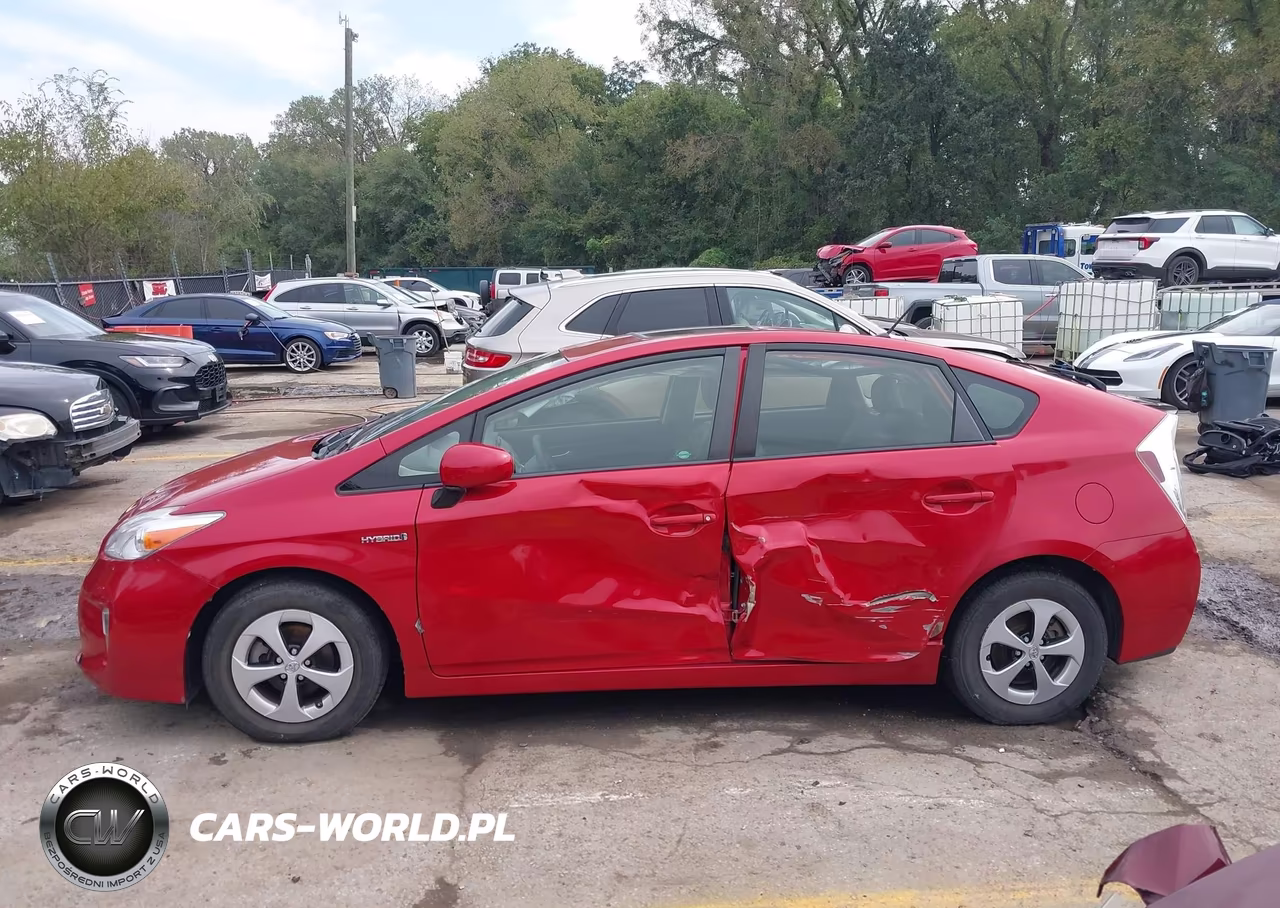 2015 Toyota Prius Two VIN:JTDKN3DU9F1935545 - 14