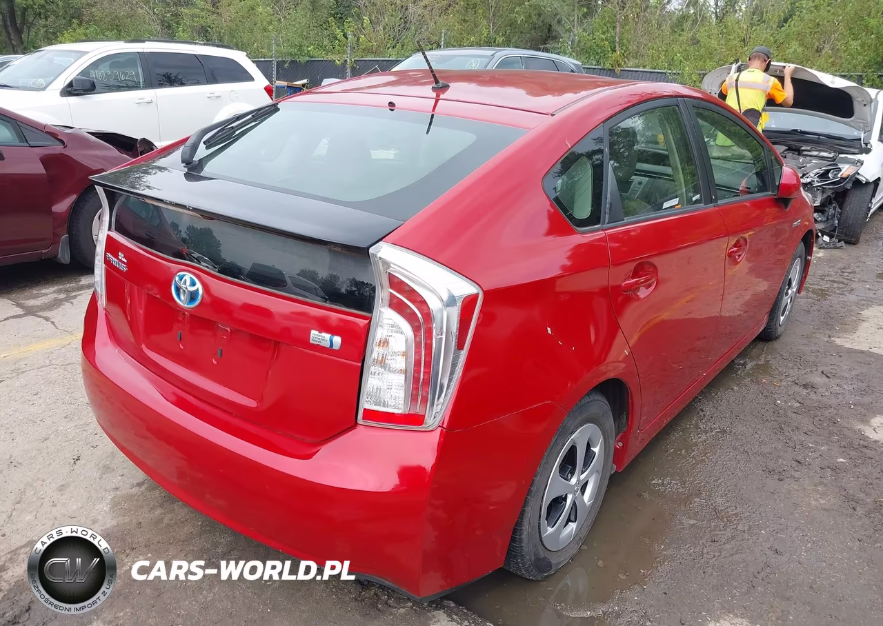 2015 Toyota Prius Two VIN:JTDKN3DU9F1935545 - 4